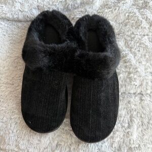 Cozy Black Women’s Slippers